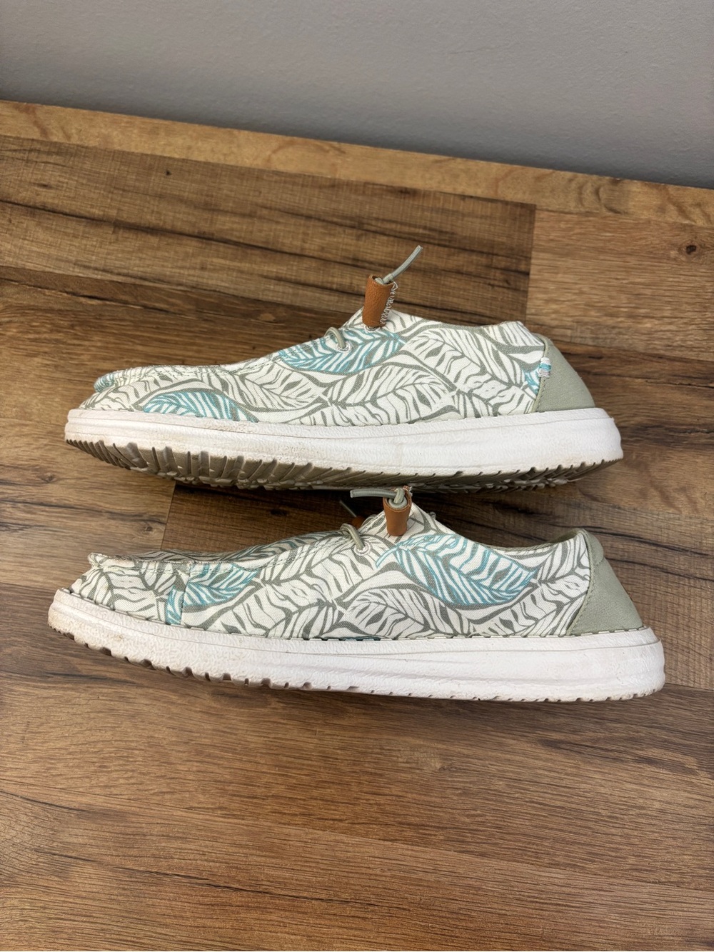 Hey Dude Wendy Tropical Loafers Slip On Comfort Shoes - Picture 10 of 10
